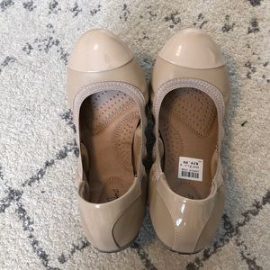 NWOT Tan Flats